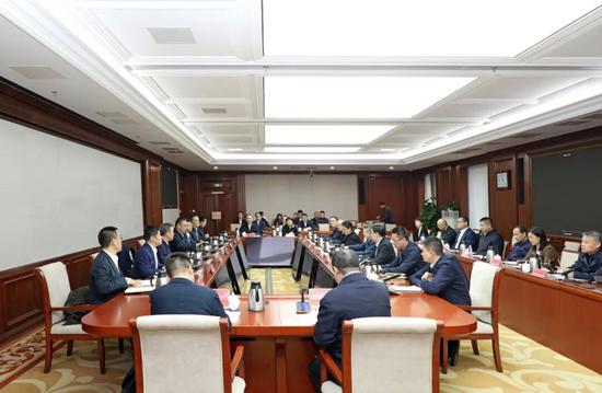 陈文健、赵佃龙与北京顺义区委书记龚宗元,区委副书记、区长崔小(图3) 图片