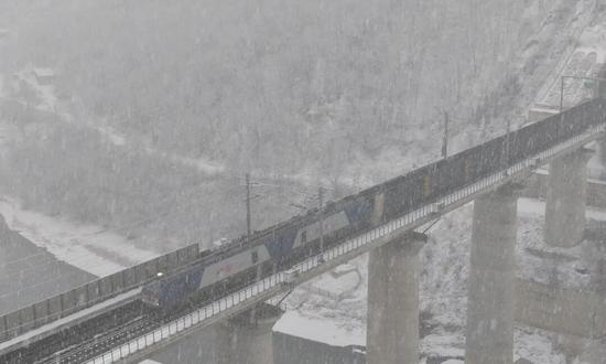 冰雪凝寒,怀揣春天丨铁路人,小寒(图10) 冰雪凝寒,怀揣春天丨铁路人,小寒(图10)