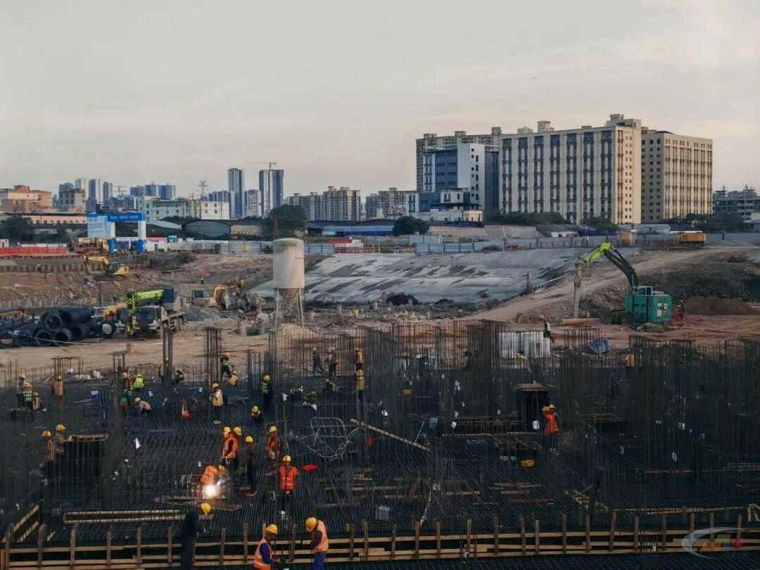中铁隧道建设大沥东秀商住地块项目首块底板顺利完成浇筑(图2) 中铁隧道建设大沥东秀商住地块项目首块底板顺利完成浇筑(图2)
