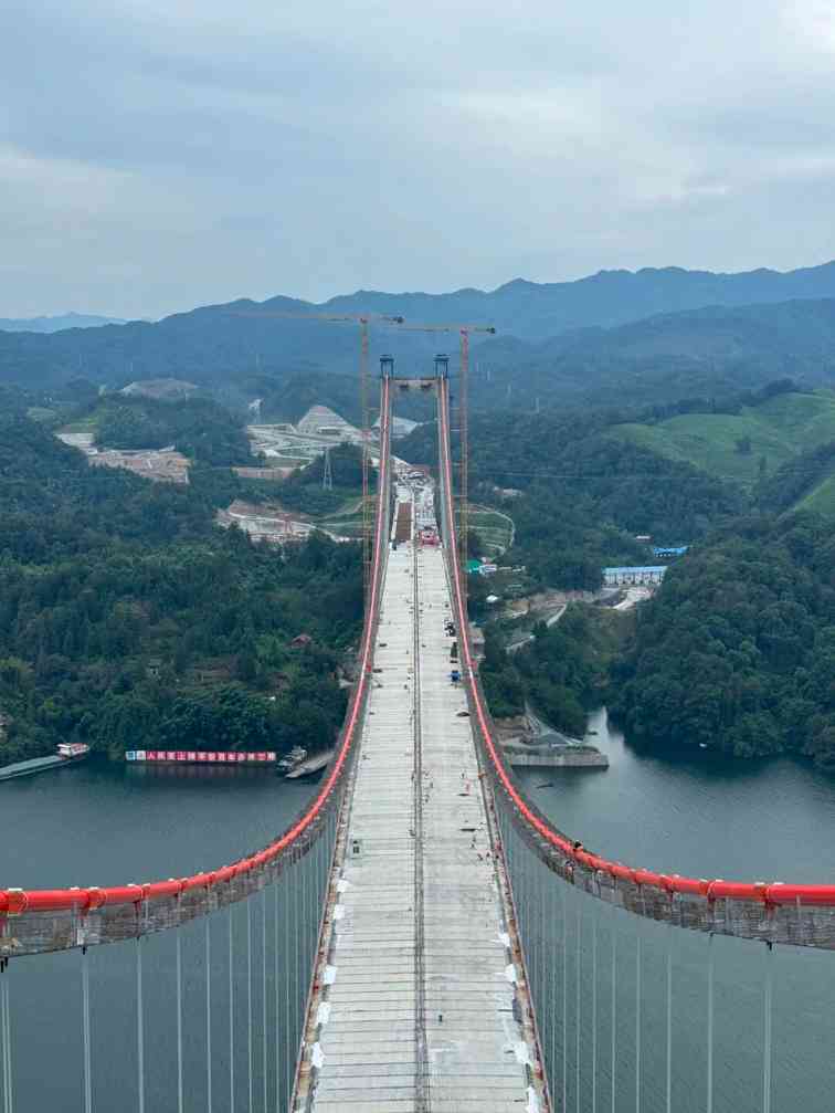 湖南张官高速洞庭溪沅水特大桥桥面UHPC湿接缝浇筑圆满完成(图4) 湖南张官高速洞庭溪沅水特大桥桥面UHPC湿接缝浇筑圆满完成(图4)
