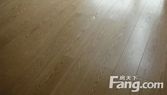 亚光和亮光地板有什么区别 亚光和亮光地板区别?卧室用亮光地板还是亚光地板(图1)