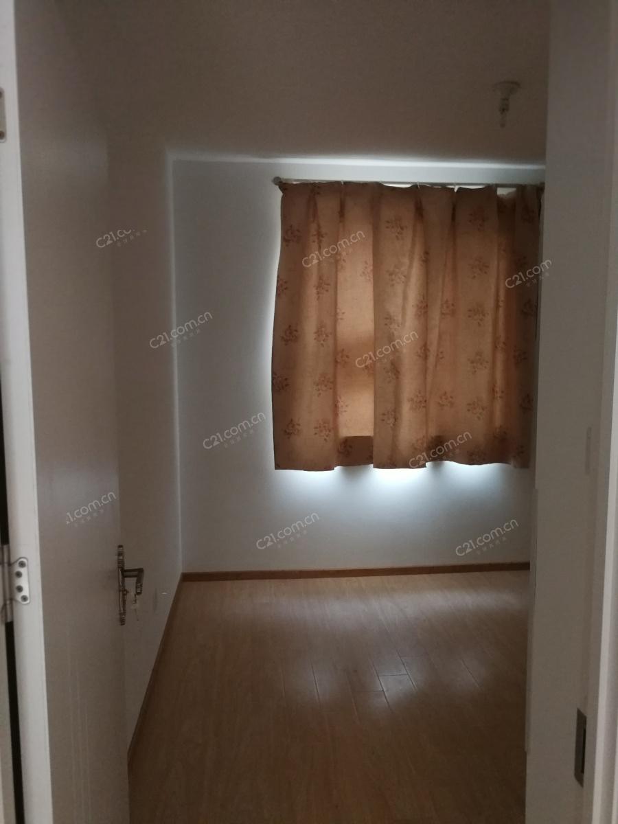 次卧