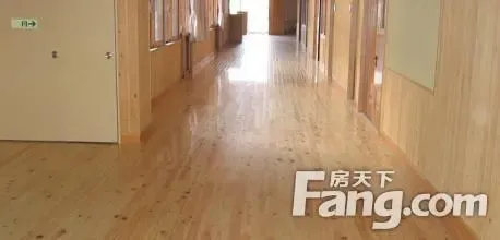 实木复合地板和强化地板的区别 强化地板的选购注意事项是什么 实木复合地板和强化地板的区别 强化地板的选购注意事项是什么