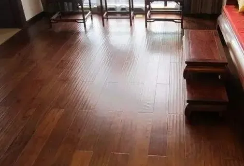 木质地板好还是地板砖好?木质地板和地板砖怎么选(图1) 木质地板好还是地板砖好?木质地板和地板砖怎么选