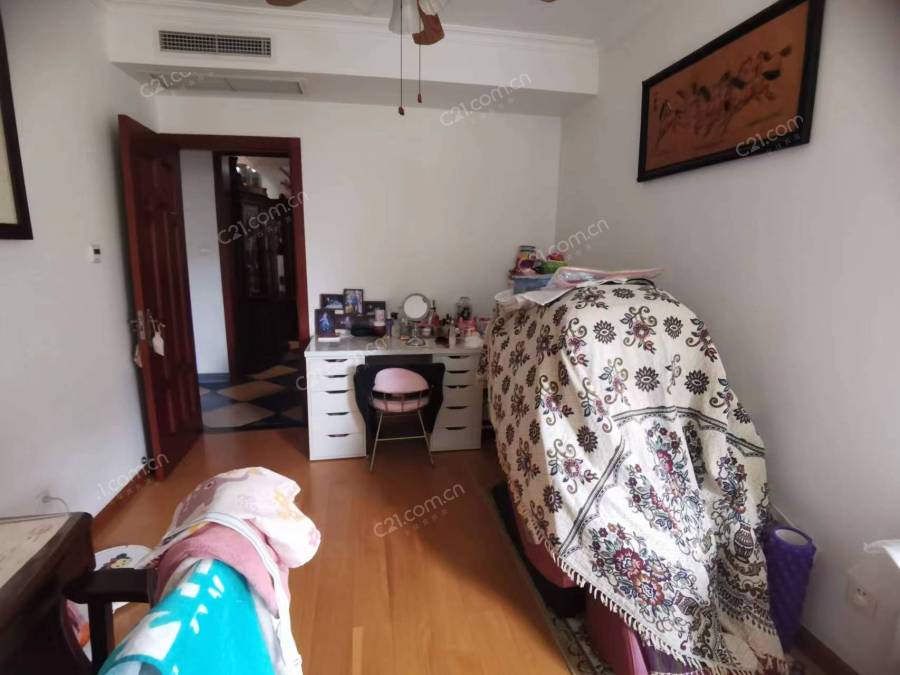 次卧