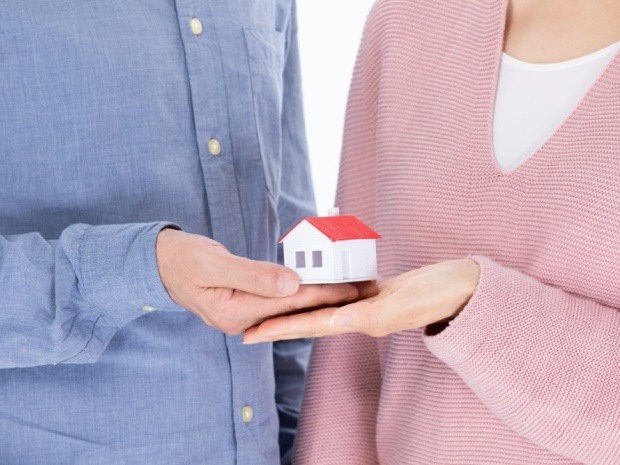 婚后父母送房,到底是谁的?揭秘婚后房产归属真相(图1)