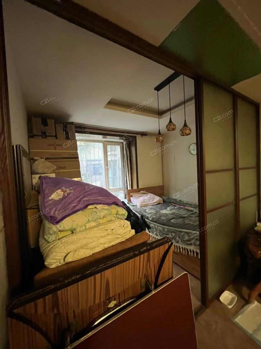 次卧