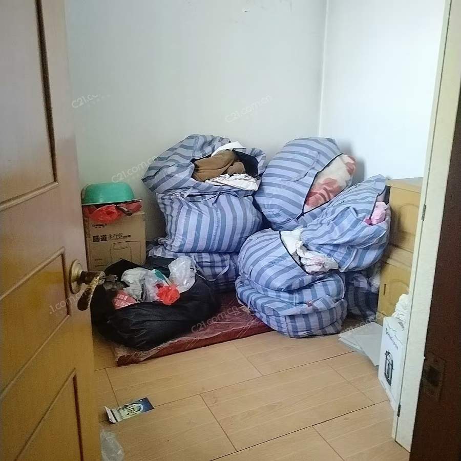 次卧