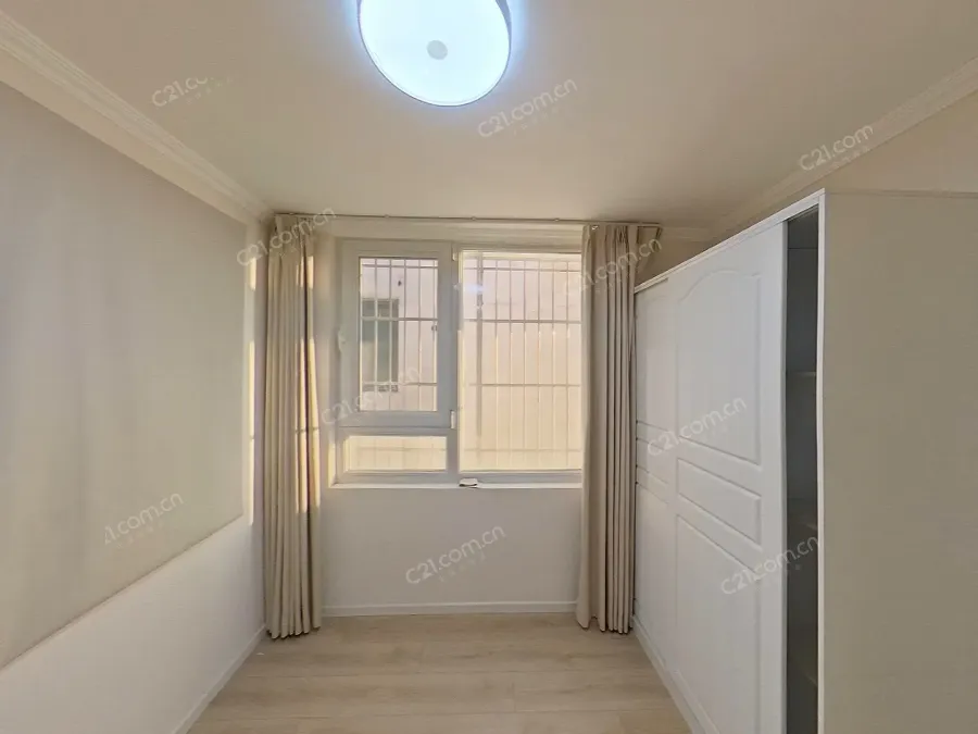 次卧